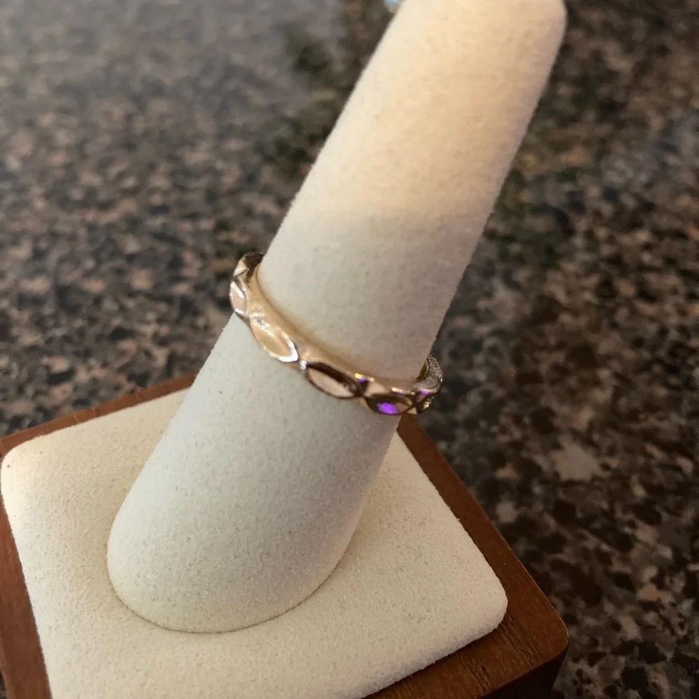 8 Stackable Gold Tone Rings - Picture 5 of 12